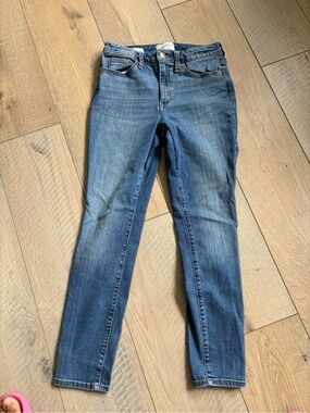 Universal Thread Women's Skinny Jeans in Medium Blue Wash